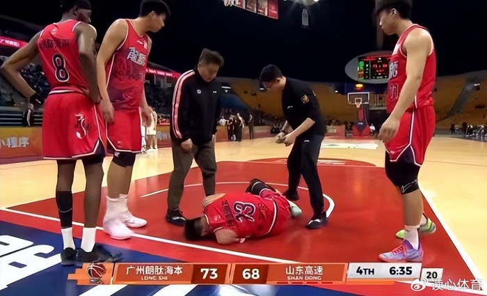 广东宏远止住三连败 萨林杰关键三分助胜 麦考尔