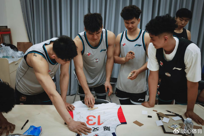 广东宏远止住三连败 萨林杰关键三分助胜 麦考尔