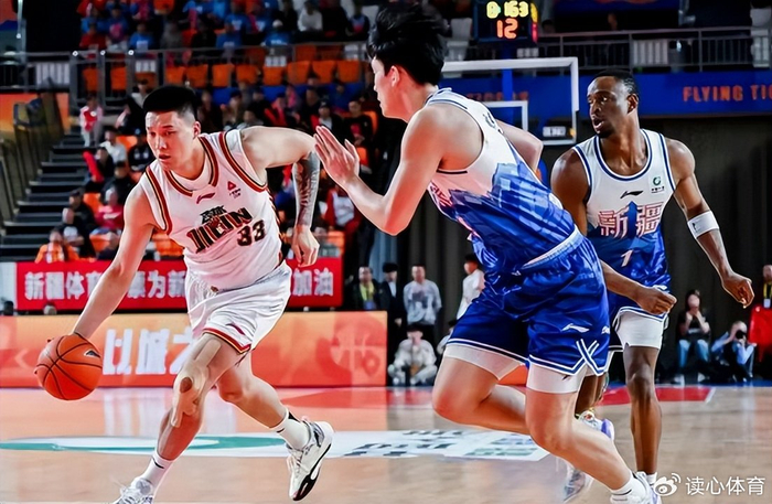 广东宏远止住三连败 萨林杰关键三分助胜 麦考尔