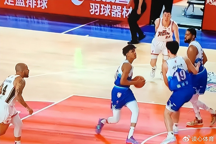 广东宏远止住三连败 萨林杰关键三分助胜 麦考尔