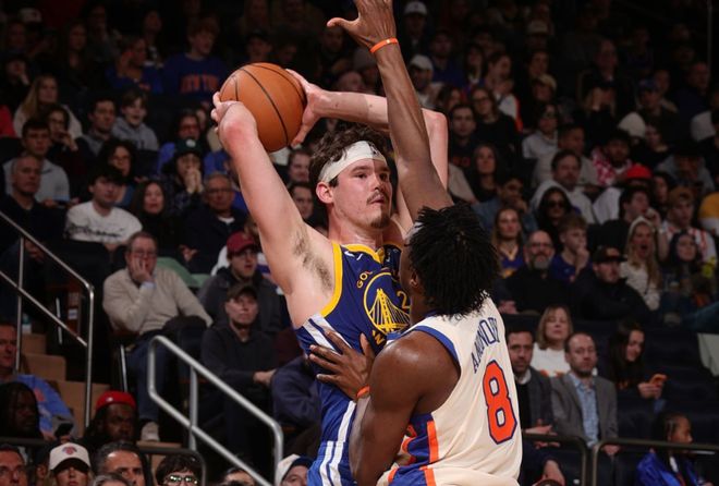 残阵勇士遭尼克斯21分逆转吞下五连败