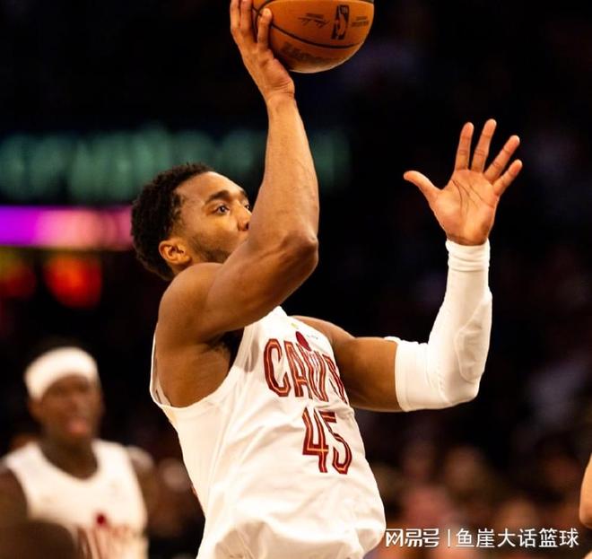 湖人主场大胜骑士 东契奇复出砍42分创里程碑