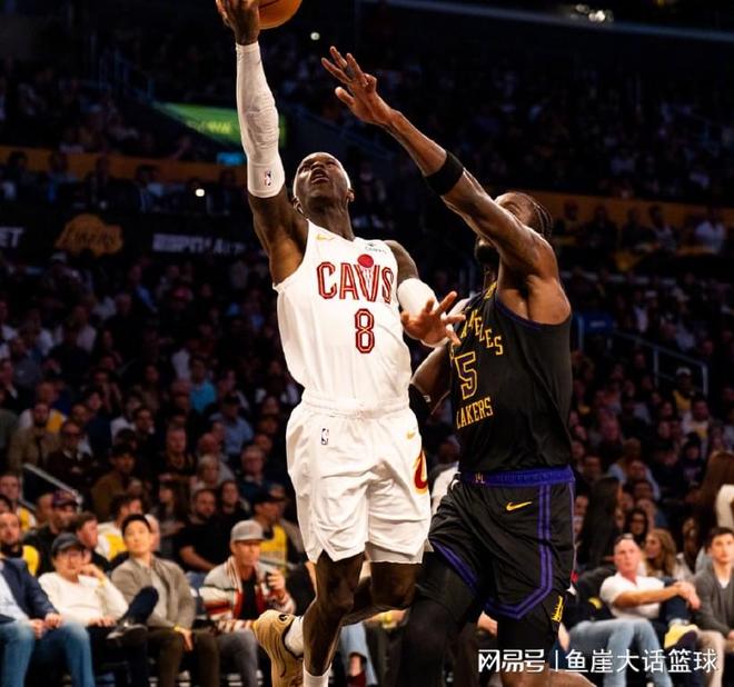 湖人主场大胜骑士 东契奇复出砍42分创里程碑