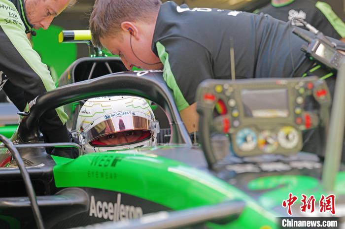 诺里斯夺得冲刺赛杆位，周冠宇排在第十 上海