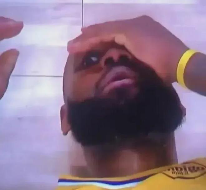 爱德华兹膝盖伤势拖累森林狼季后赛征程，库里