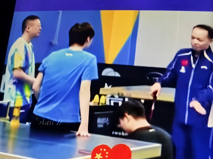王楚钦手部受伤后勤保障疏漏致国乒小组赛爆冷